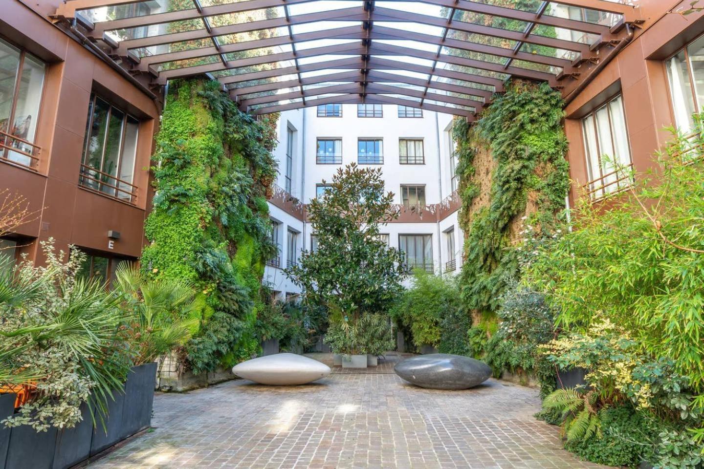 Guestready - Artist Loft With A Vertical Garden Parigi Esterno foto