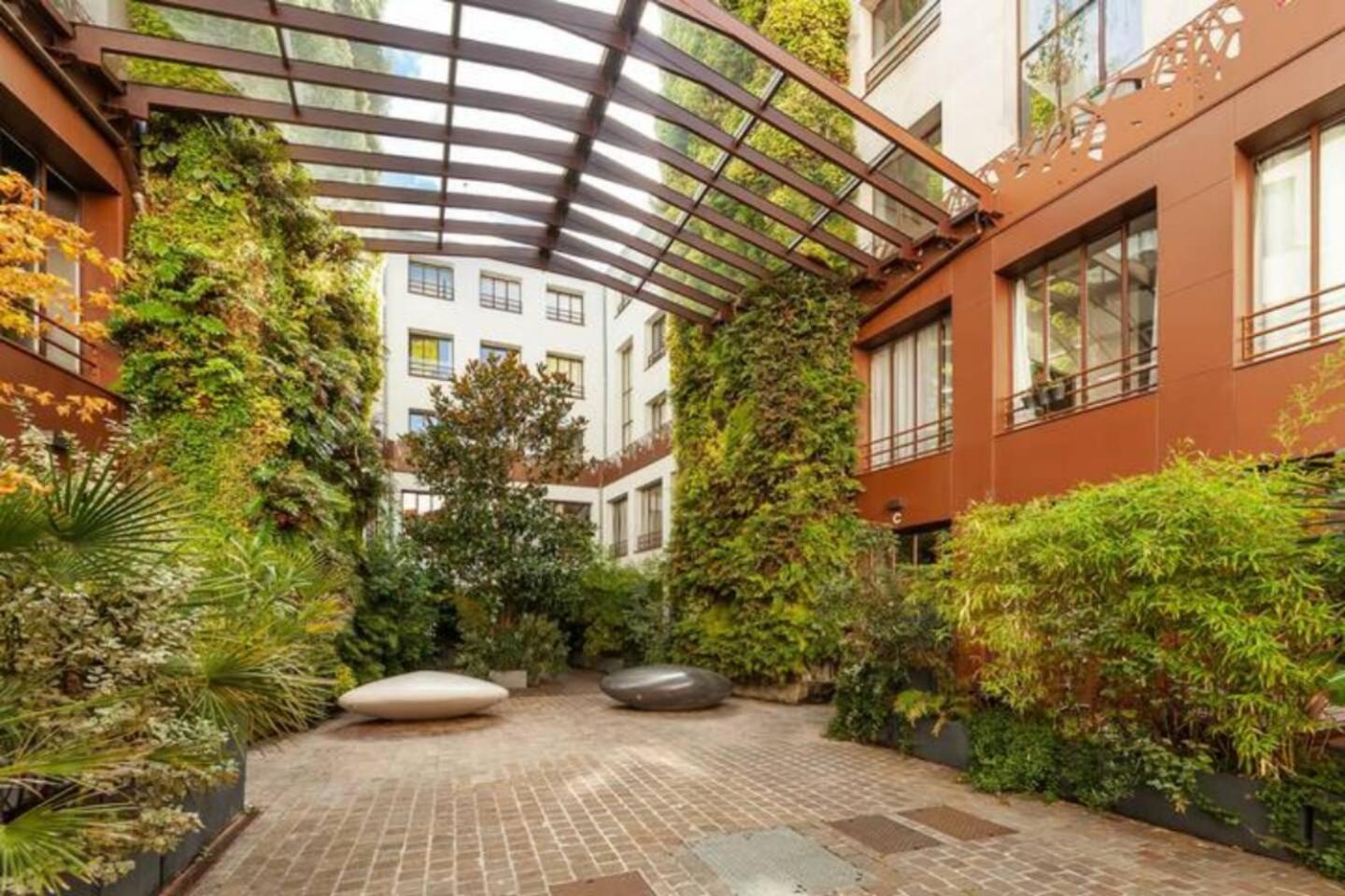 Guestready - Artist Loft With A Vertical Garden Parigi Esterno foto